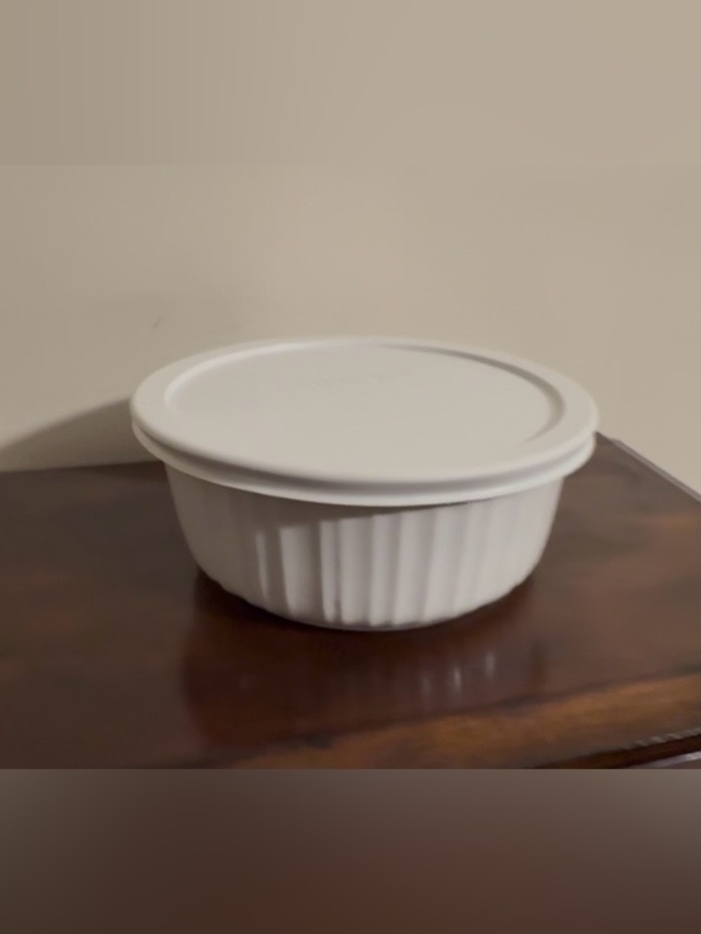 Corning ware French White 1-1/2 qt stoneware, with lid, used/good. - Picture 2 of 7